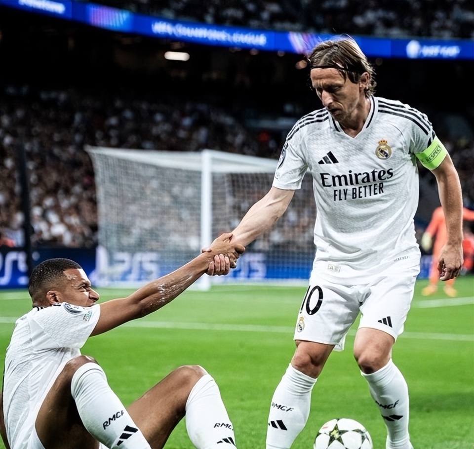 身体对抗稍 身体对抗稍