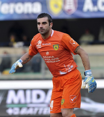 缺席约2周 缺席约2周